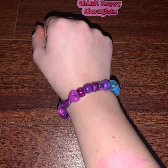 I am selling a bracelet - Picture 2 of 2